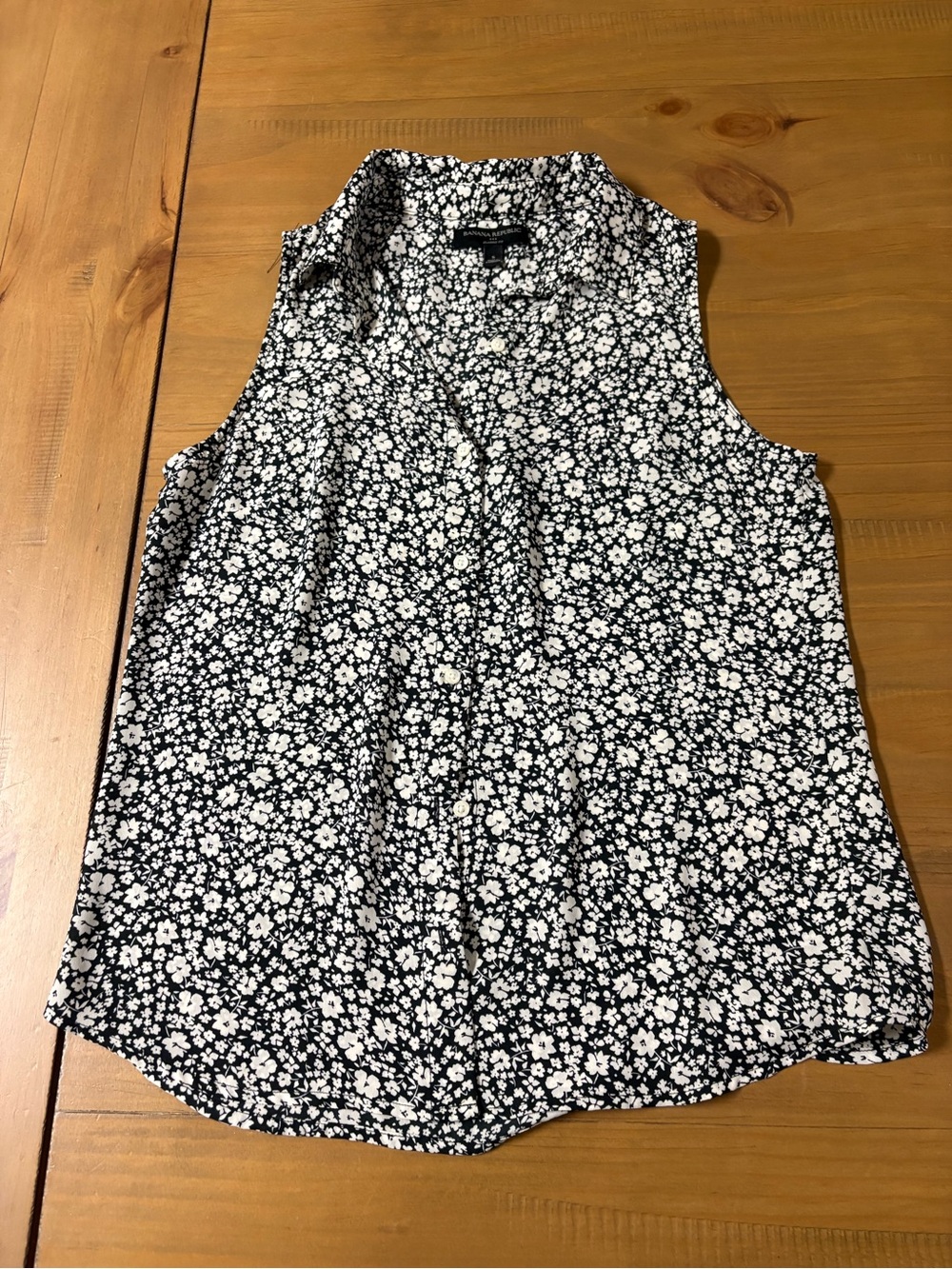 Banana Republic Black and White Floral Sleeveless Button-Down Shirt